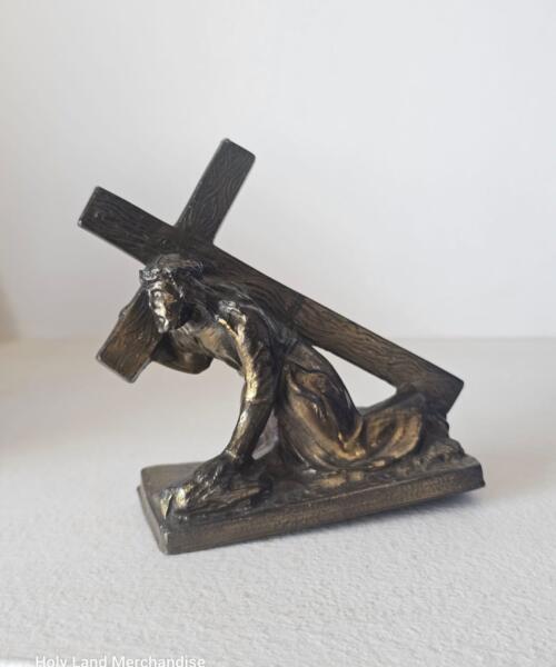Vintage Brass Statue – Jesus Carrying the Cross, Mid-Century European Religious Sculpture